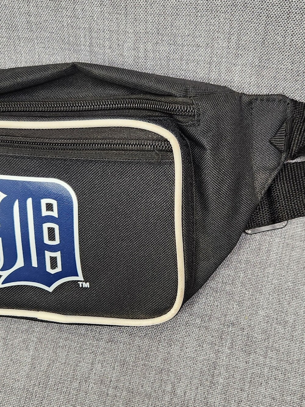 Detroit Tigers MLB Black Logo Cross Body/ Fanny Pack. - Picture 3 of 5